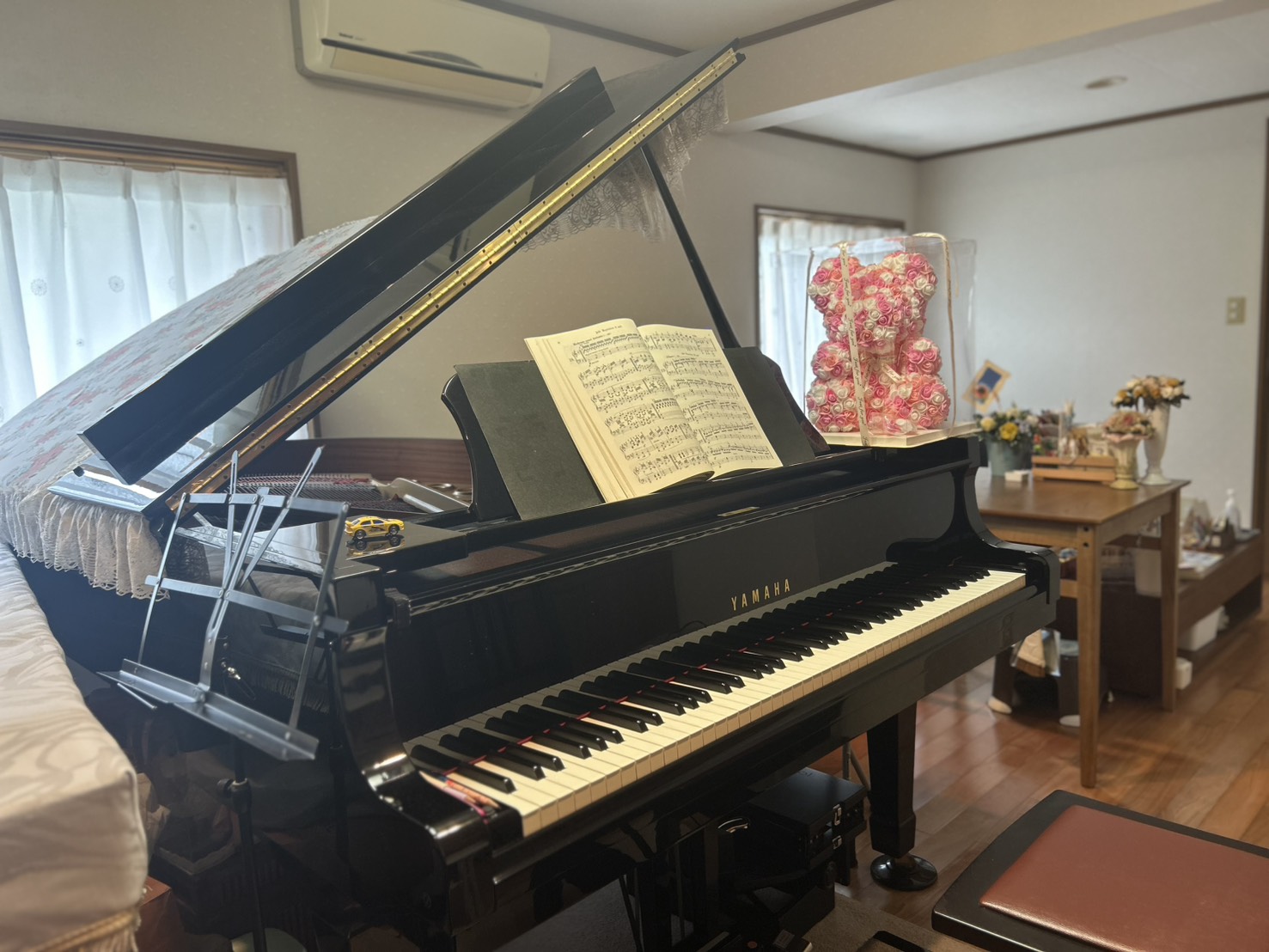 YAMAHAグランドピアノを置いたレッスン室